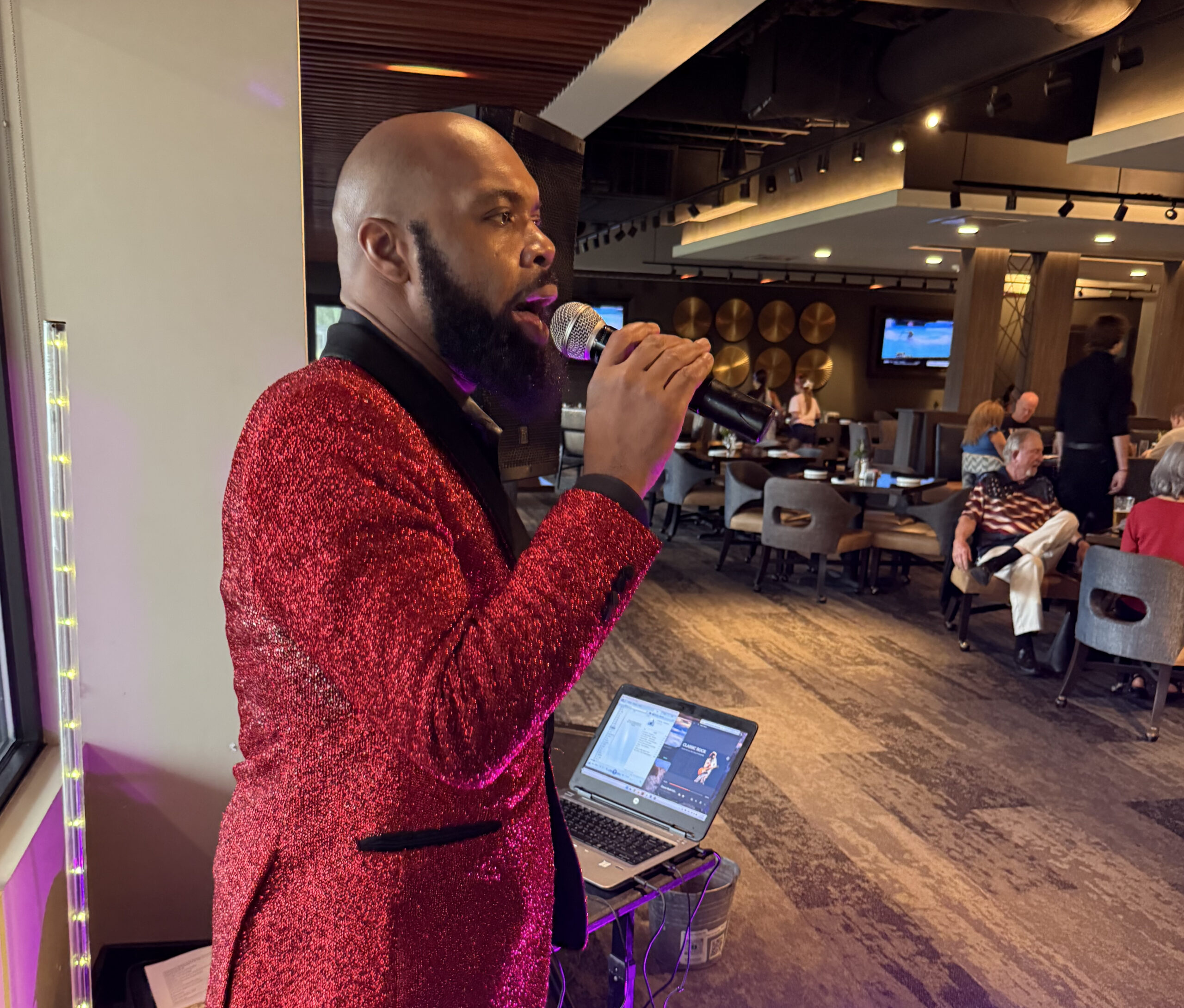 Kameron Music performing live at Kingwood Country Club Tavern